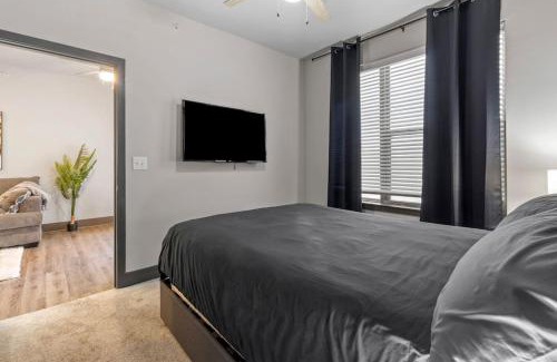 Chestnut Apartment | Urban Oasis, Pool Gym Dog Park Free WiFi