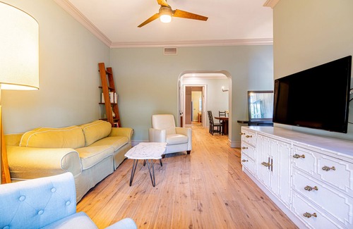 Weehawken House | Urban Oasis with Old World Charm