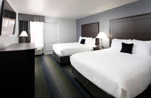 Downtown Tucson Hotel | Urban Retreat in the Heart of Tucson! 2 Family-friendly Units! Outdoor Pool!