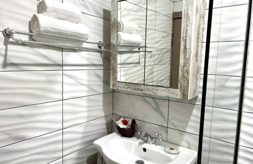 Maitama Hotel | UrbaN RootZ