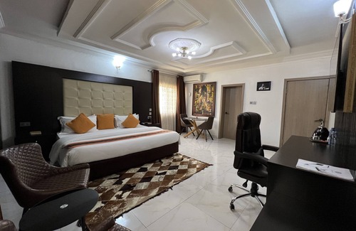 Maitama Hotel | UrbaN RootZ