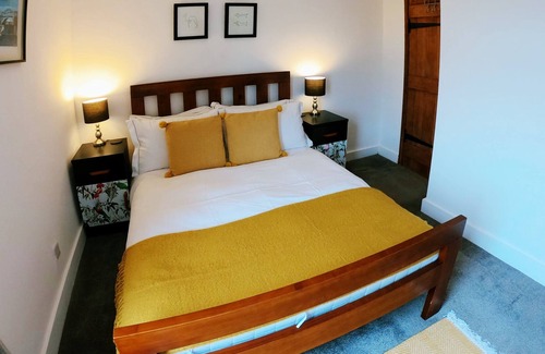 Evesham Cabin | Urban spa and Garden Bar