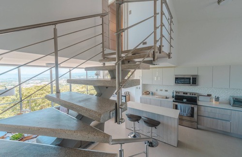 Santa Ana House | Urban Style Wi-Fi and Supreme Views