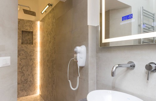 Monti House | Urbana Little Suites