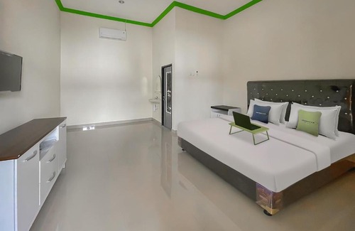 Indramayu Hotel | Urbanview Hotel Tirtamaya Jaya Indah Indramayu by RedDoorz