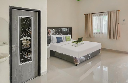 Indramayu Hotel | Urbanview Hotel Tirtamaya Jaya Indah Indramayu by RedDoorz