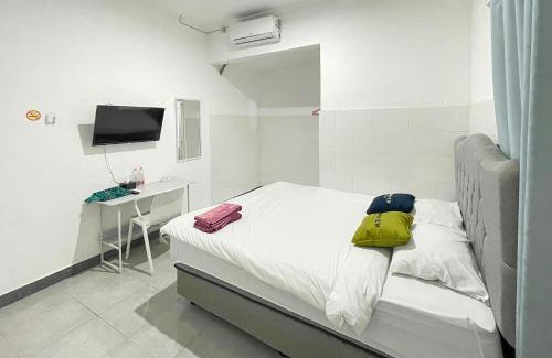 Banjarharjo Hotel | Urbanview Syariah Sasarengan Inn near RSUD Waled Cirebon