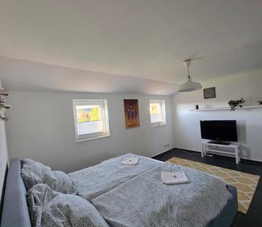 Schoemberg Apartment | Urlaubsoase mit Panoramabalkon & Platz für 6 Personen