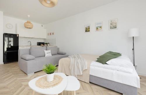 Ursus Apartment | Ursus Sunny Studio for 4 Guests with Parking & Balcony by Noclegi Renters