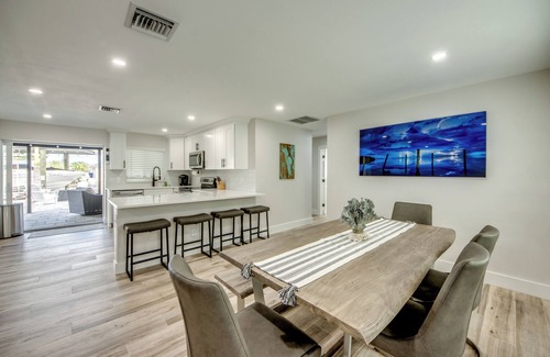 Matlacha Isles Villa | Outstanding 3 BR waterfront pool home in Matlacha Isles/kayaks/fishing poles