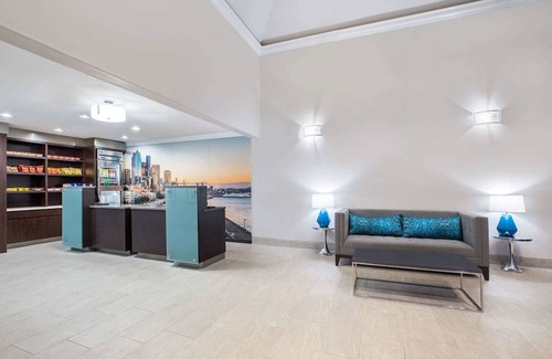 Paine Field-Lake Stickney Hotel | La Quinta Inn by Wyndham Everett