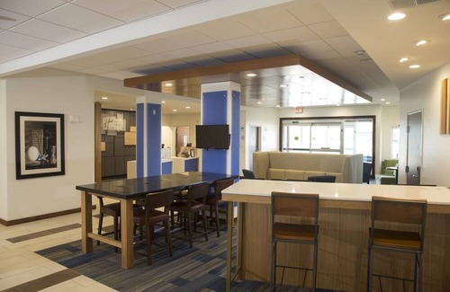 Port Huron Hotel | Holiday Inn Express & Suites Port Huron, an IHG Hotel