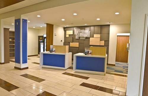 Port Huron Hotel | Holiday Inn Express & Suites Port Huron, an IHG Hotel
