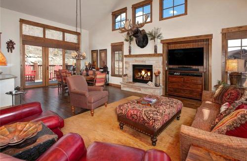 Keystone Villa | 214 Caravelle Drive by Summit County Mountain Retreats