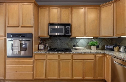 Bouldin House | UT Football Fave - Mins to Downtown, Zilker Park!