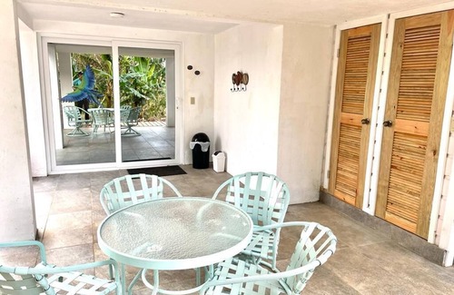Isla de Utila House | Utila slumber party suite sleeps up to 12!