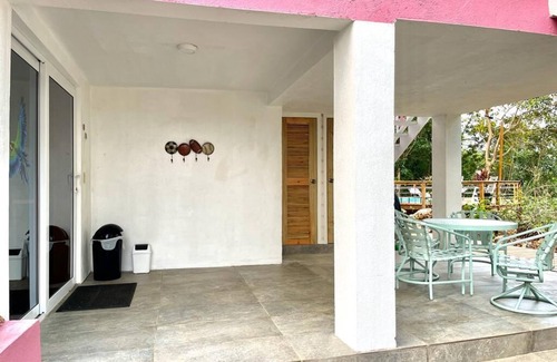 Isla de Utila House | Utila slumber party suite sleeps up to 12!