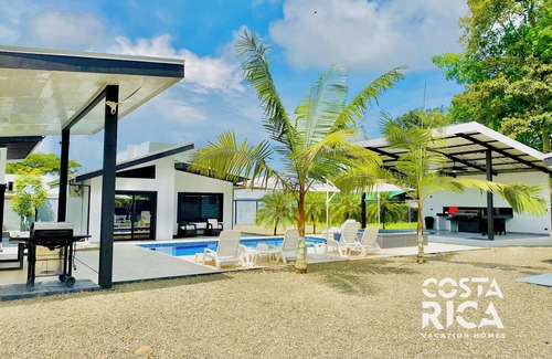 Uvita House | Uvita Vacation Home/Private Pool/4 bedroom/A/C/Uvita Bahia Ballena Osa