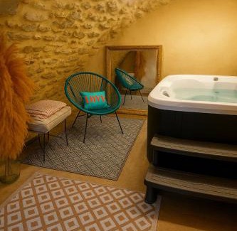 Fontareches Bed & Breakfast | UZES CÔTÉ VILLAGE - Chambre d'hôtes