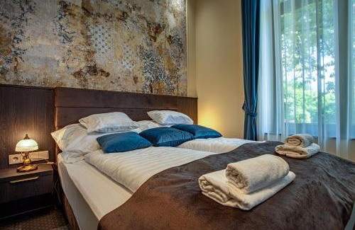 Balatonalmadi Apartment | Vöröskő Villapark -reggelivel
