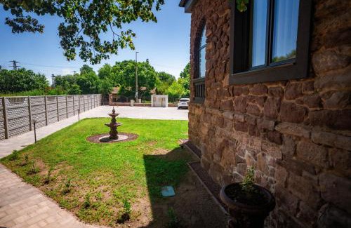 Balatonalmadi Apartment | Vöröskő Villapark -reggelivel