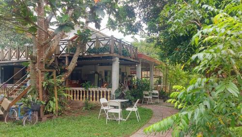 Cu Chi House | Vườn Nhà Ngoại Garden Homestay