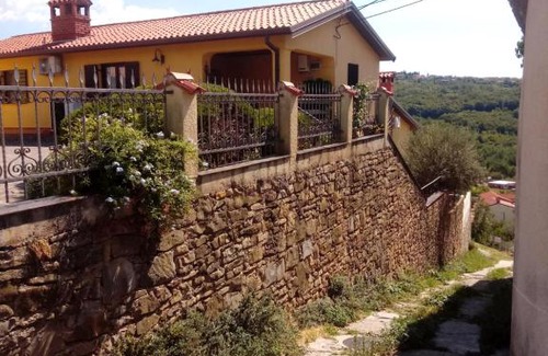 Dekani Apartment | V klancu