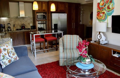 Amapas Condo | V177 1/2 BLOCK TO BEACH.,WALK TO EVERYTHING
