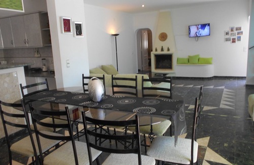 Gambelas Villa | V3-Faro a/c, w/pool/bbq/table tennis, Net/Tv/beach, airport and hospital