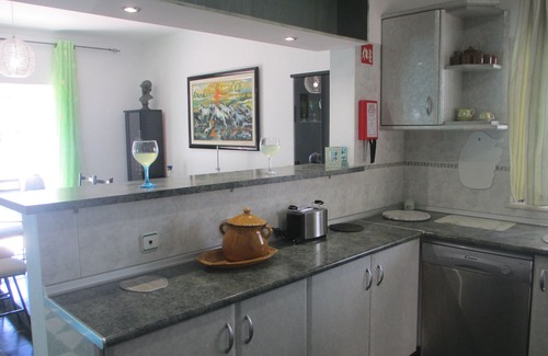 Gambelas Villa | V3-Faro a/c, w/pool/bbq/table tennis, Net/Tv/beach, airport and hospital
