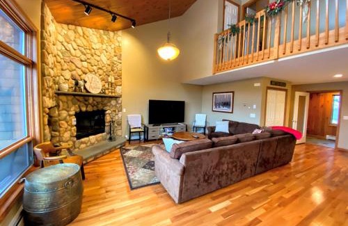 Bethlehem House | V3 Gorgeous Ski-In Mountain View Townhouse with Amazing views in Bretton Woods