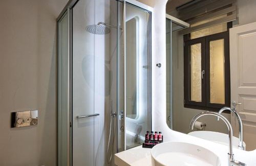 Old Town Rethymnon Apartment | V77 Seafront Suites