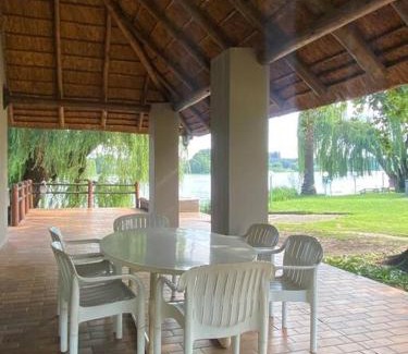 Vanderbijlpark Apartment | Vaal Haven - riverside getaway