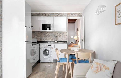 Caleta de Sebo Apartment | Vacation Apartment 'Toledo' with Sea View, Private Terrace and Wi-Fi
