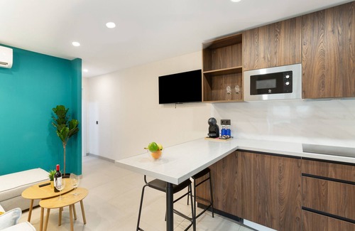 Las Palmas de Gran Canaria Apartment | Vacation Apartment 'Apartamento Entreplanta' with Shared Terrace, Wi-Fi and Air Conditioning
