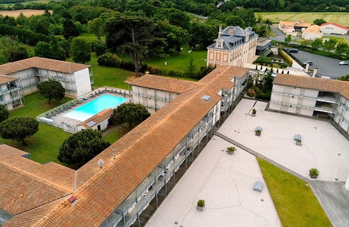 Lagord Hotel | Vacancéole - le Domaine du Château - La Rochelle / Île de Ré