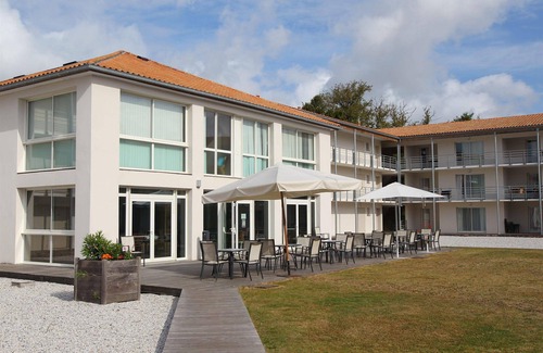 Lagord Hotel | Vacancéole - le Domaine du Château - La Rochelle / Île de Ré