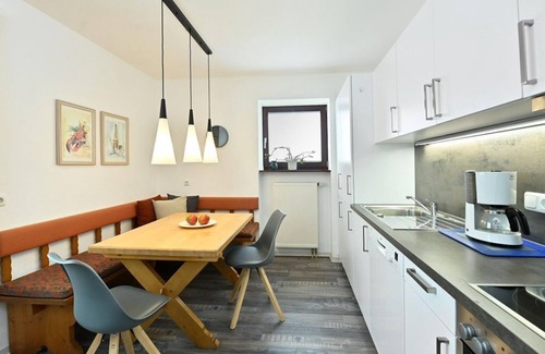 Poppenhausen Apartment | Vacation apartment in the "Liebig-Haus" - apartment/flat, shower and bath, WC, 2