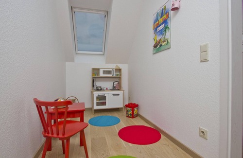 Neuendorf Apartment | Vacation apartment close to the beach with a beautiful garden - Ferienhaus Gisela