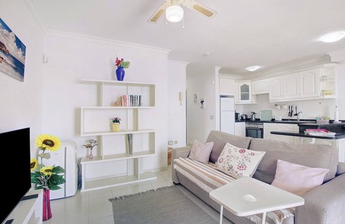 Los Gigantes Apartment | Vacation Apartment 'Bonitas Vistas A Los Acantilados' with Sea View, Wi-Fi and Air Conditioning