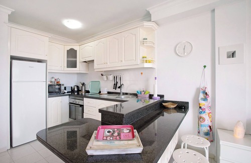 Los Gigantes Apartment | Vacation Apartment 'Bonitas Vistas A Los Acantilados' with Sea View, Wi-Fi and Air Conditioning