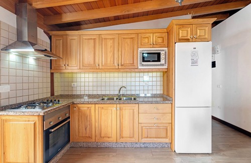 Los Silos House | Vacation Apartment 'Casa Frente Al Mar La Ponderosa' with Sea View, Private Terrace and Wi-Fi