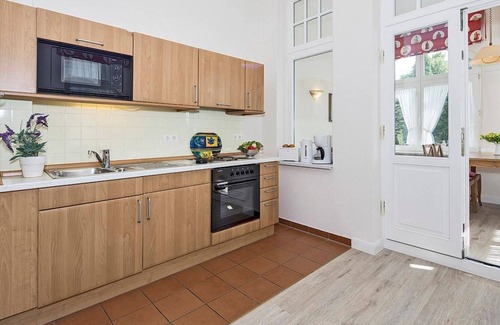 Seebad Heringsdorf Apartment | Vacation apartment on the Baltic Sea with conservatory - use of sauna in the house included!