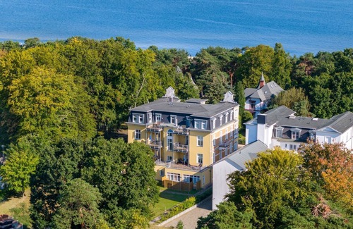 Seebad Heringsdorf Apartment | Vacation apartment on the Baltic Sea with conservatory - use of sauna in the house included!