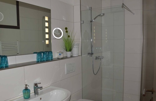 Rheinhausen Apartment | Vacation apartment II, for max. 6 persons with balcony - Ferienwohnungen Am Brunnen