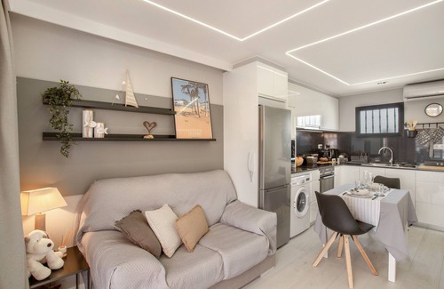 Patalavaca Apartment | Vacation Apartment 'Estrella Del Mar Vista Al Puerto' with Sea View, Wi-Fi and Air Conditioning