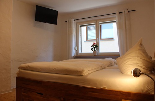 Nickenich Apartment | Vacation apartment /hiking /sightseeing