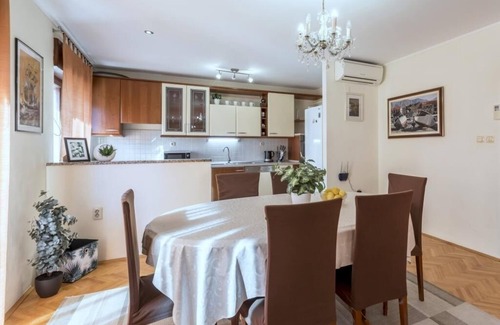 Kastel Novi Apartment | Vacation apartment in Kaštel Novi with terrace, air conditioning, WiFi, washing machine (5104-1)