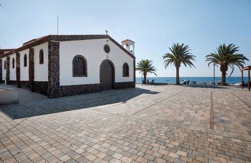 La Lajita Apartment | Vacation Apartment 'La Lajita Beach House' with Sea View, Private Terrace and Wi-Fi
