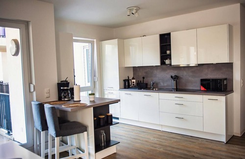 Hanau Apartment | Vacation apartment MainStyle Hanau - for 5 people, with balcony, WLAN & parking space
